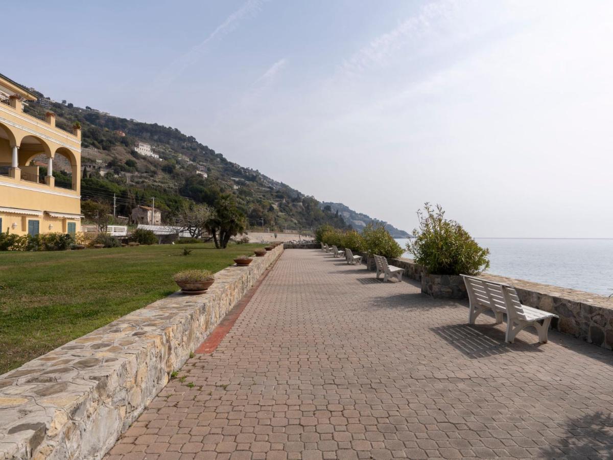 Appartamento Locazione Turistica Vista Mare Latte Esterno foto